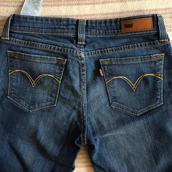 Levi’s Low Rise Bootcut Jeans - Picture 7 of 8